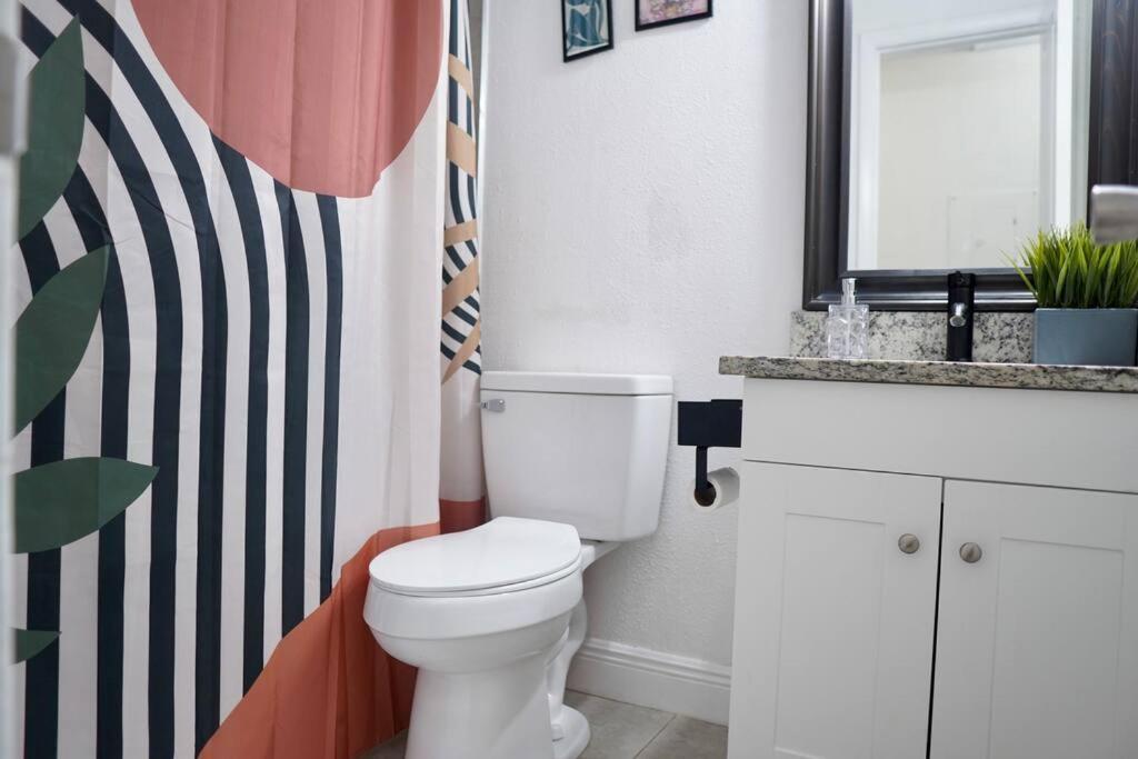 Jay'S Cozy Arts Apartment Тампа Екстериор снимка