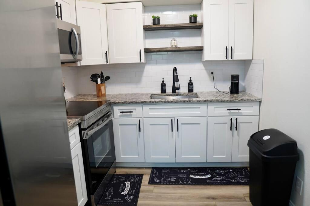 Jay'S Cozy Arts Apartment Тампа Екстериор снимка